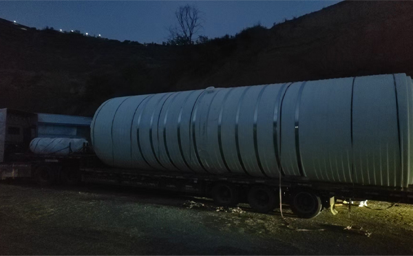 白银圆桶运输途中