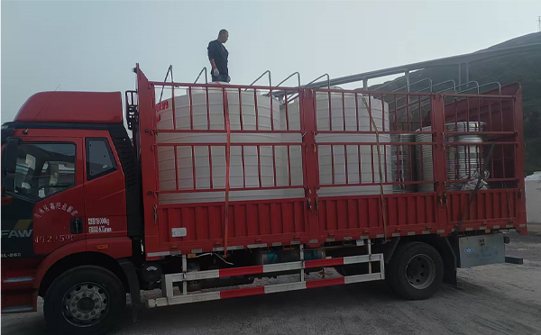 白银立式运输桶安排发货现场