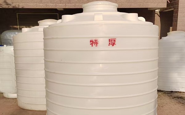 特厚白银塑料桶批量交付实录:强化结构应对严苛储运环境 特厚白银塑料桶批量交付实录:强化结构应对严苛储运环境