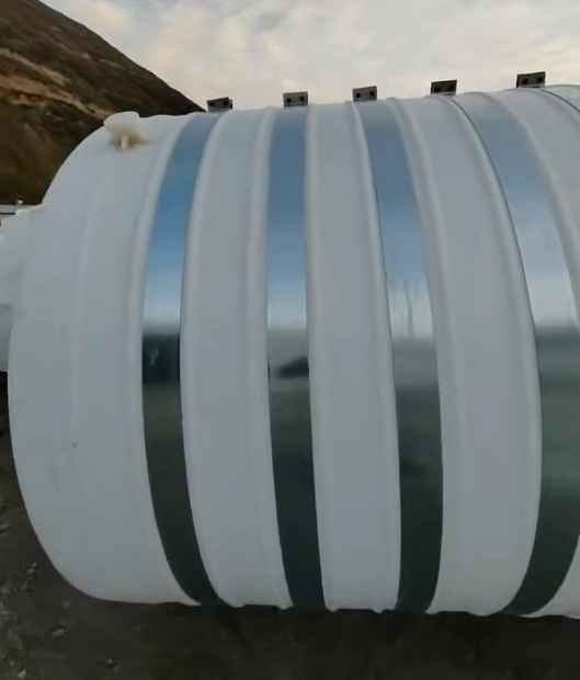 圆形白银塑料桶批量交付案例:结构稳定,适配多行业液体储运需求 圆形白银塑料桶批量交付案例:结构稳定,适配多行业液体储运需求